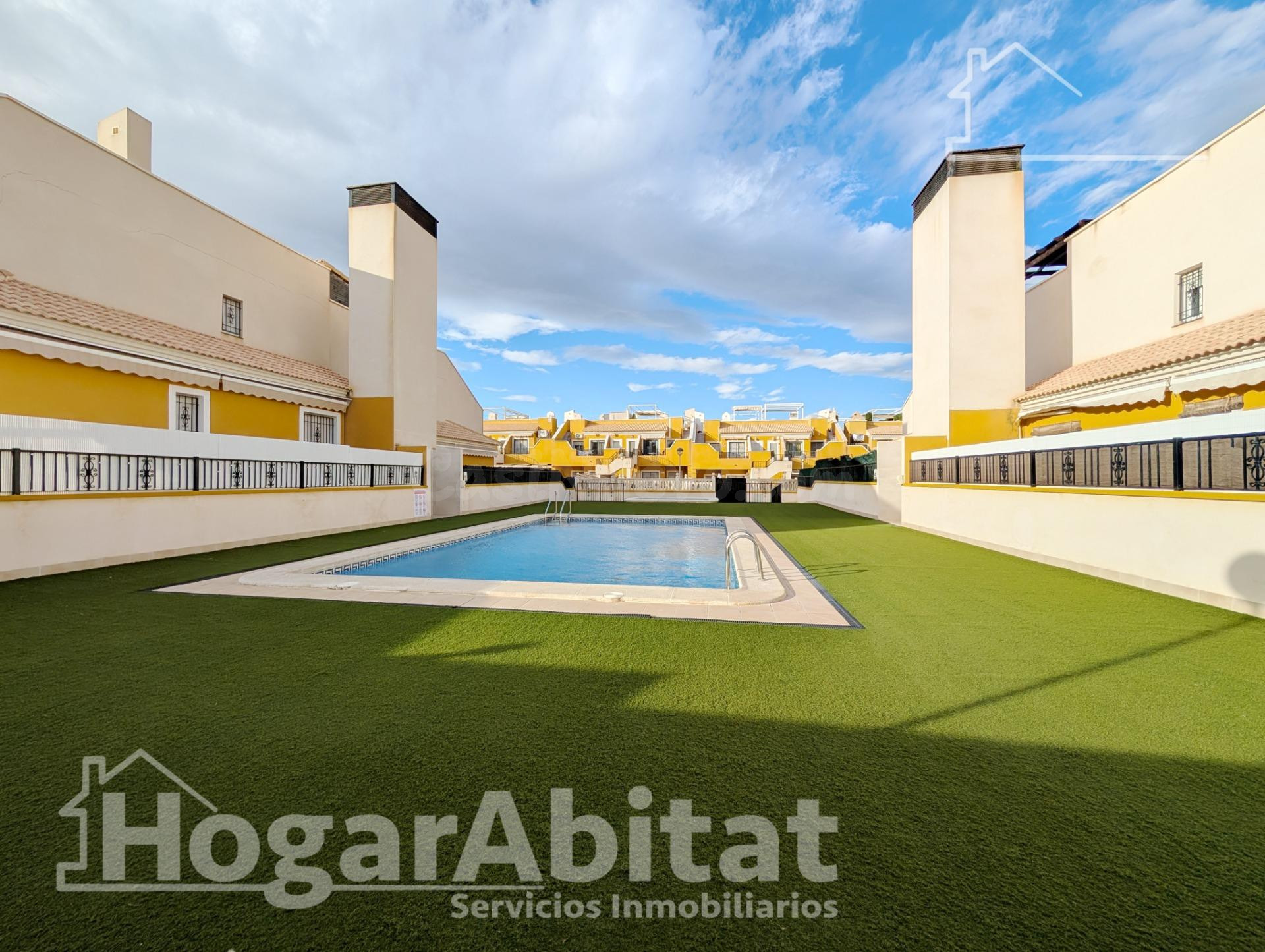 REFORMADO CON TERRAZA, PISCINA Y GARAJE CERCA DE LA PLAYA - foto 2