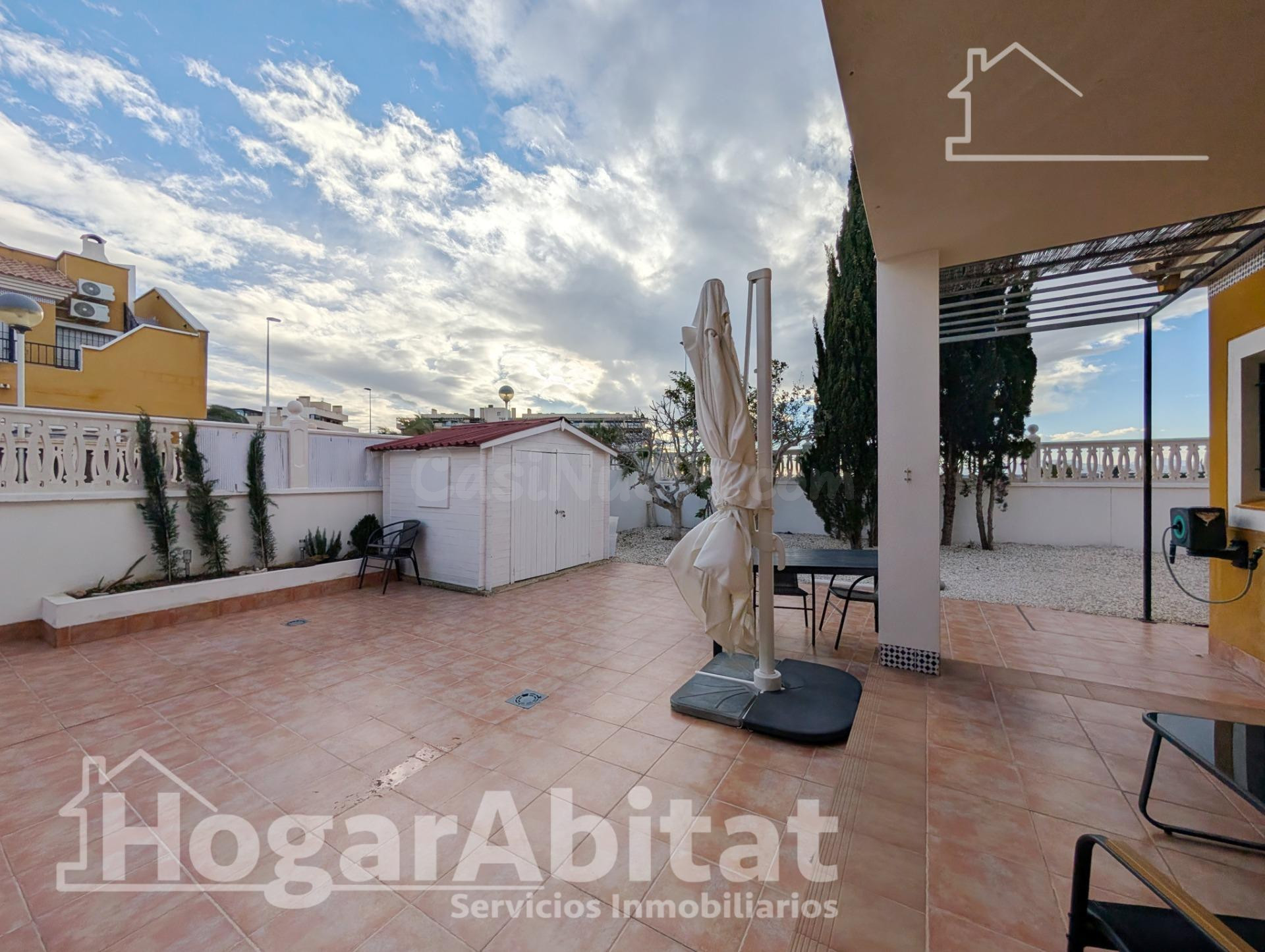 REFORMADO CON TERRAZA, PISCINA Y GARAJE CERCA DE LA PLAYA - foto 4