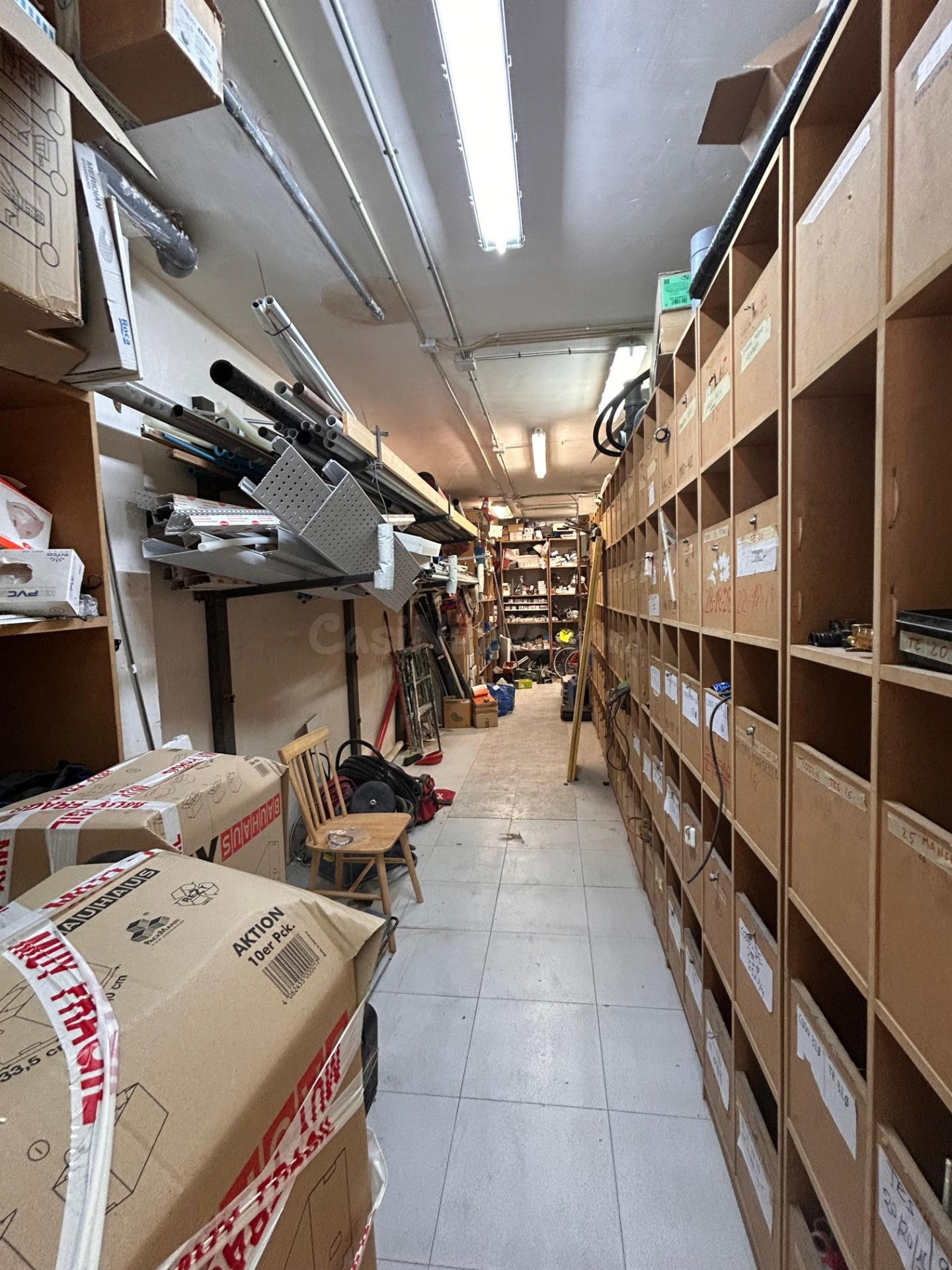 Local con vado y garaje - foto 4