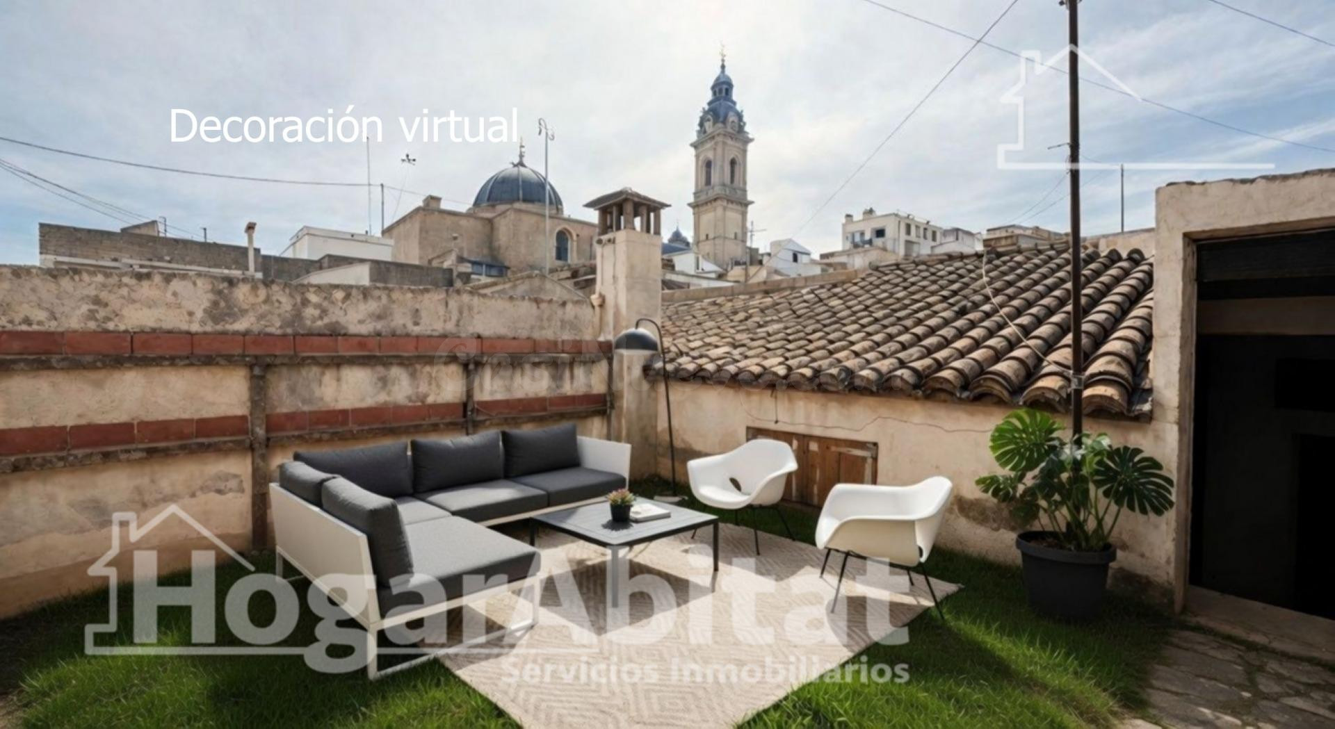 ¡OPORTUNIDAD DE INVERSIÓN! AMPLIA CASA CON TERRAZA EN EL CEN