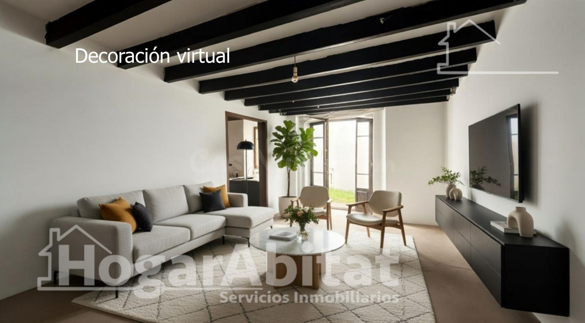 ¡OPORTUNIDAD DE INVERSIÓN! AMPLIA CASA CON TERRAZA EN EL CEN - foto 2