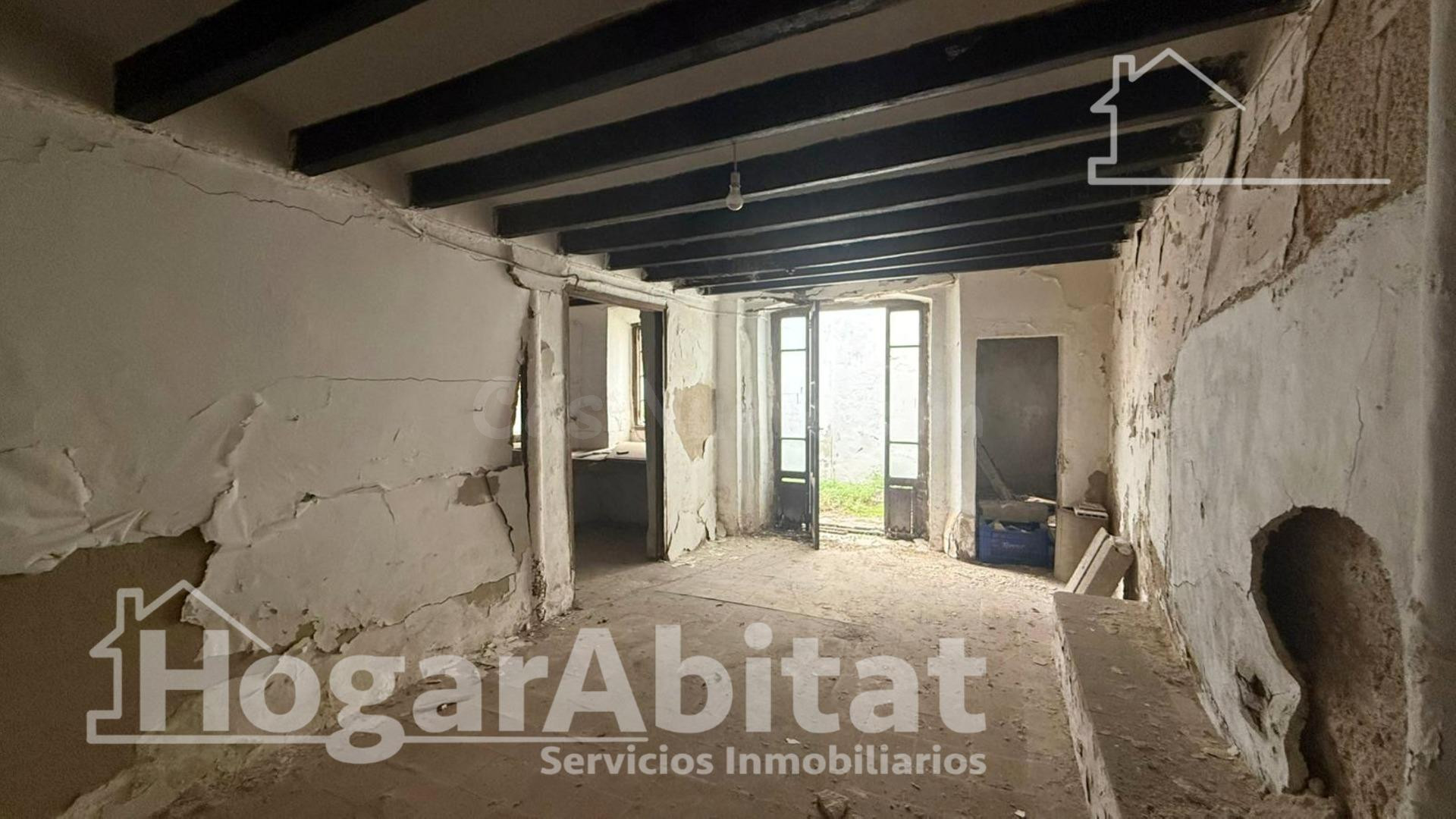 ¡OPORTUNIDAD DE INVERSIÓN! AMPLIA CASA CON TERRAZA EN EL CEN - foto 5