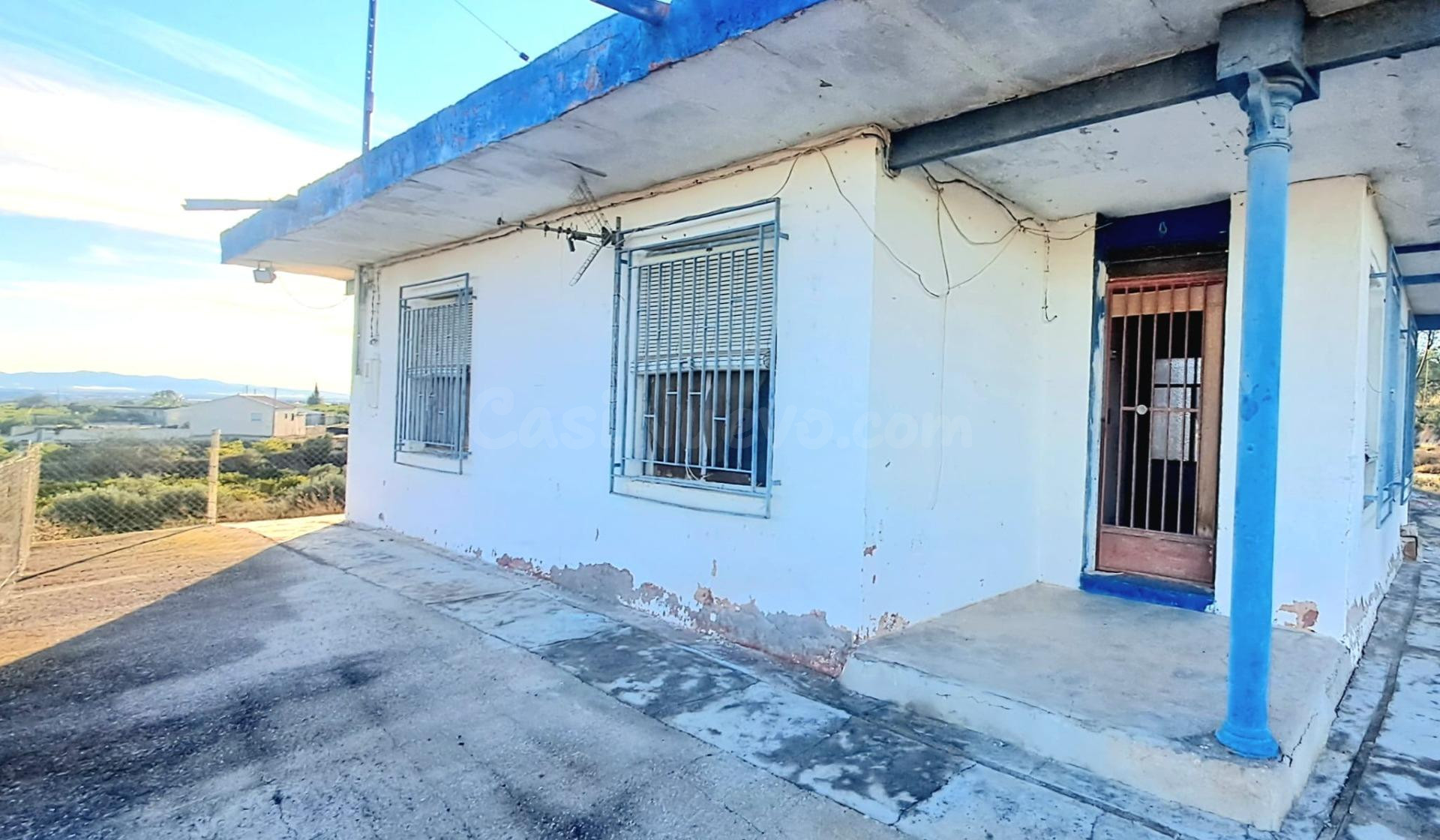 PARCELA DE 15.574M CON CASA DE 3 DORMITORIOS EN LIBRILLA