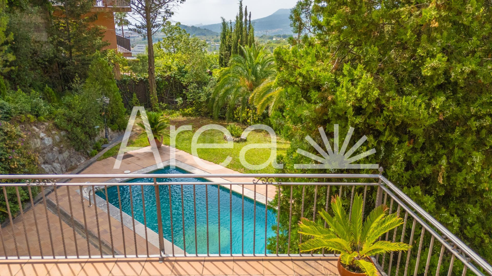 Exclusiva casa en Les Sureres de Mataró – Privacidad, amplit - foto 2