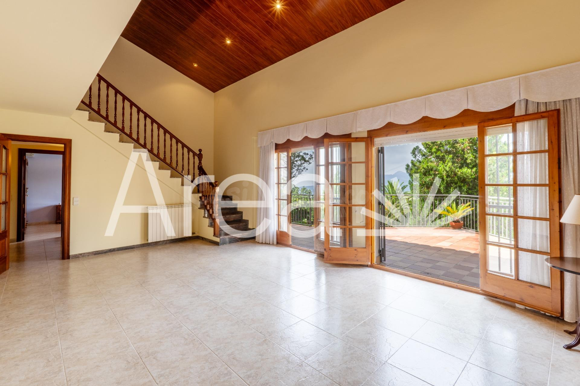 Exclusiva casa en Les Sureres de Mataró – Privacidad, amplit - foto 3