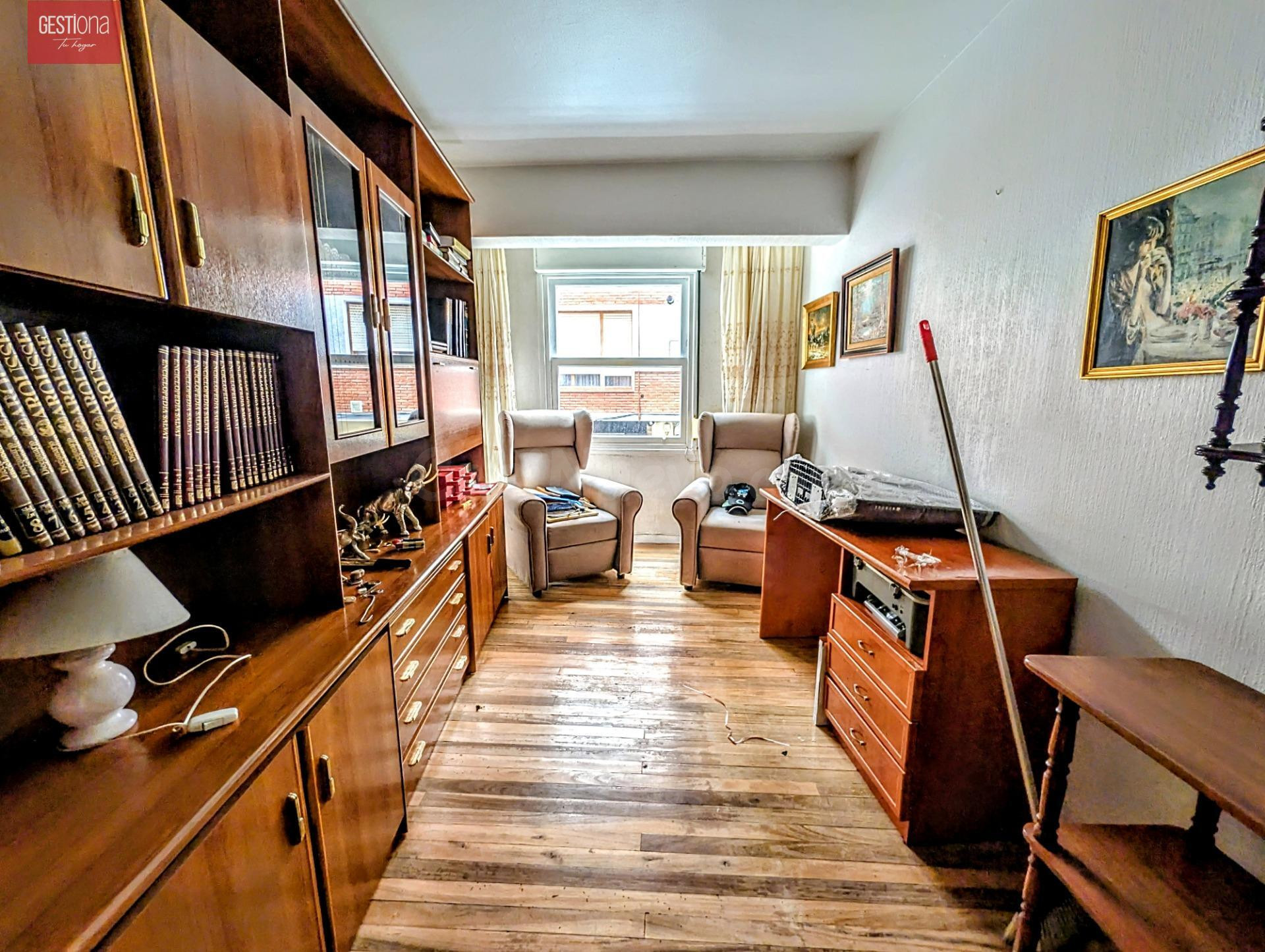 AMPLIA VIVIENDA A REFORMAR EN EL CENTRO DE SANTOÑA - foto 3