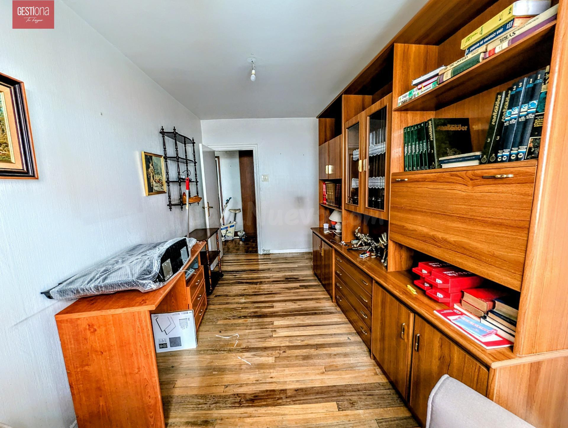 AMPLIA VIVIENDA A REFORMAR EN EL CENTRO DE SANTOÑA - foto 4
