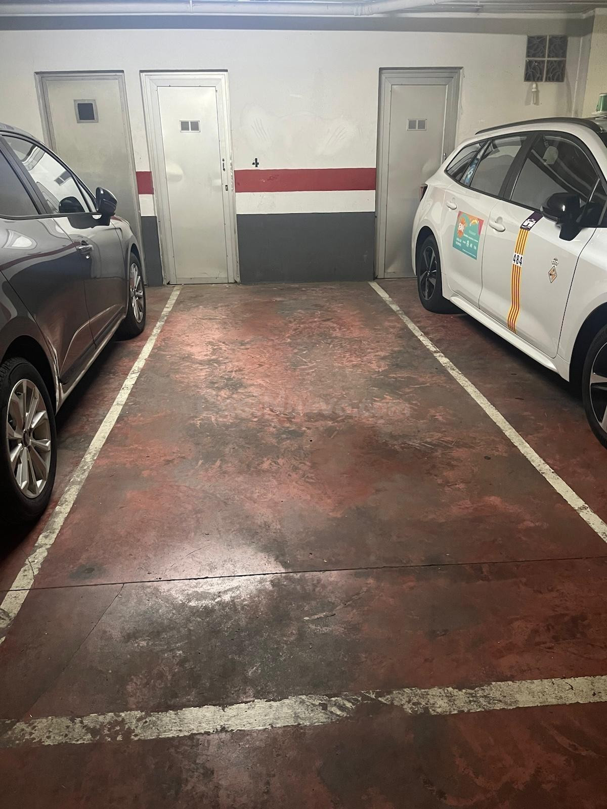 Se VENDE plaza de parking junto con trastero en la zona de C