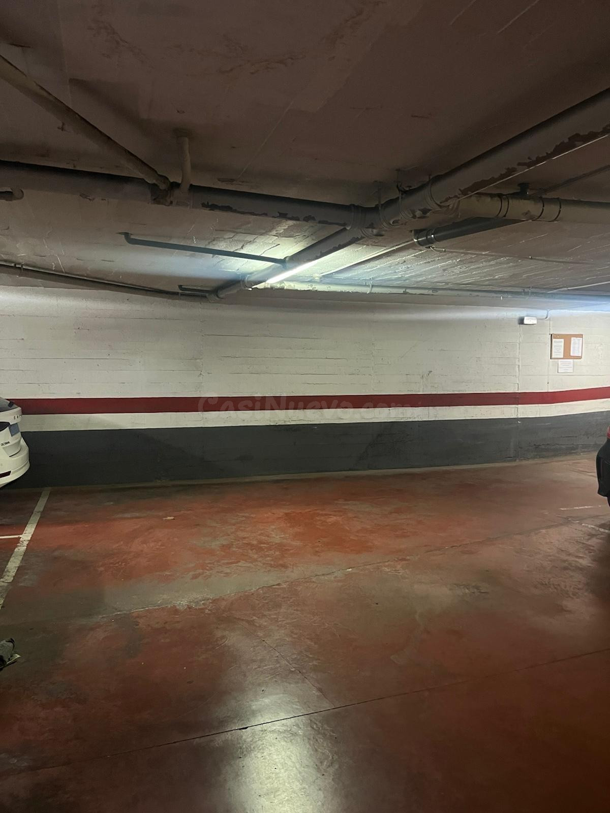 Se VENDE plaza de parking junto con trastero en la zona de C - foto 2