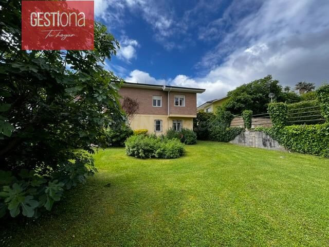 EXCLUSIVA VIVIENDA JUNTO AL MAR