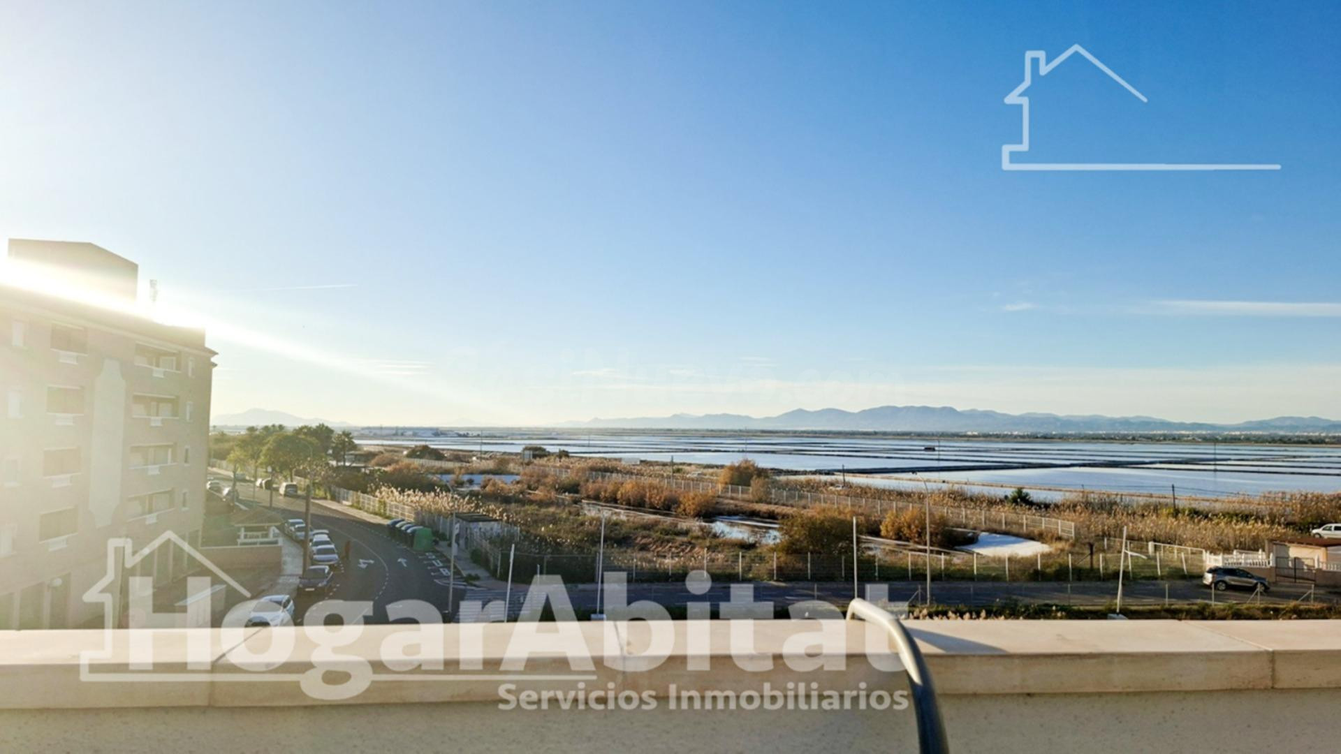 ÁTICO REFOMADO CON TERRAZA, PISCINA Y PARKING CERCA DE LA PL - foto 2