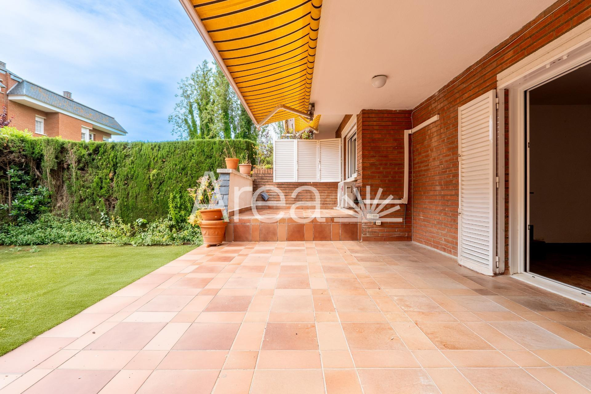 PISO CON TERRAZA- JARDÍN PARTICULAR, 2 PK +T (  PISCINAS/ZON