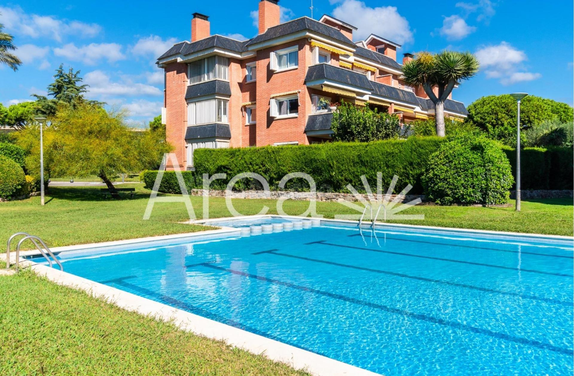 PISO CON TERRAZA- JARDÍN PARTICULAR, 2 PK +T (  PISCINAS/ZON - foto 2