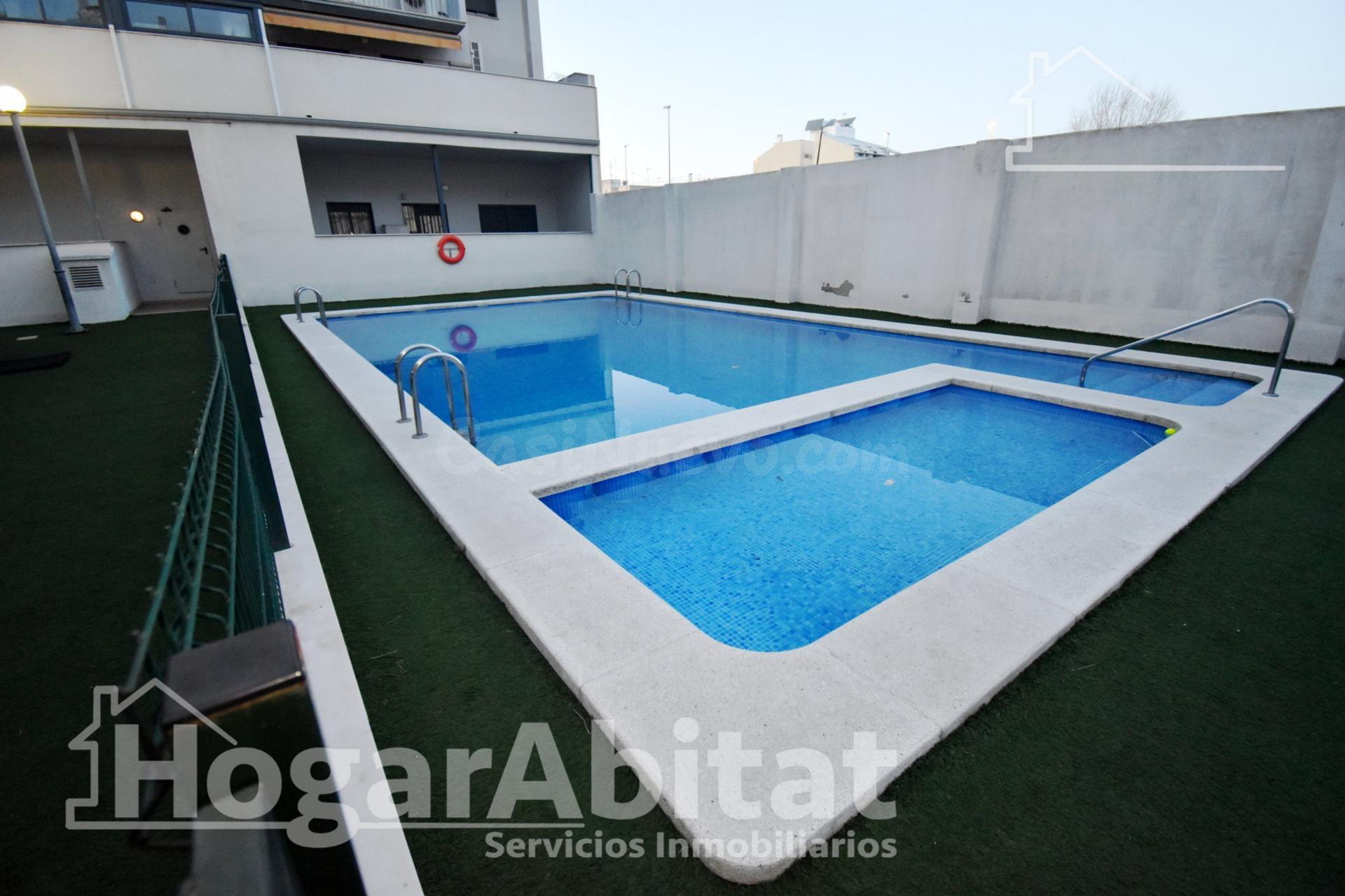 AMPLIO CON DOS TERRAZAS, PISCINA Y GARAJE - foto 2