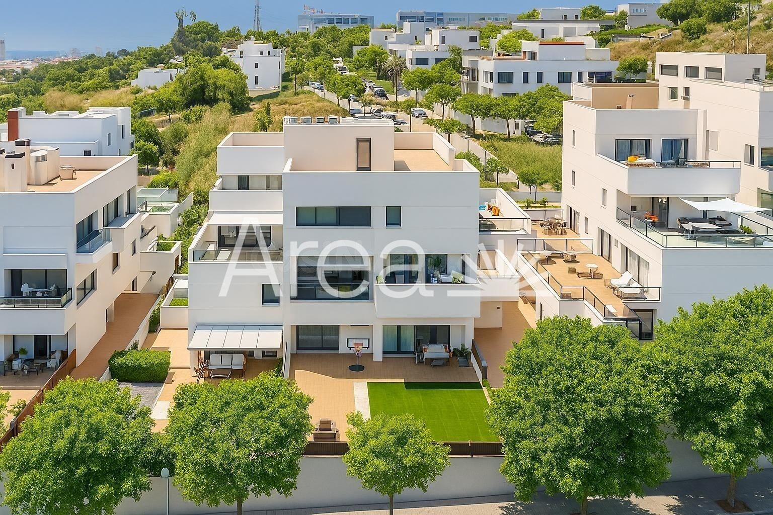 IMPECABLE VIVIENDA  EN ESQUINA CON TERRAZA A nivel -PARKING  - foto 3