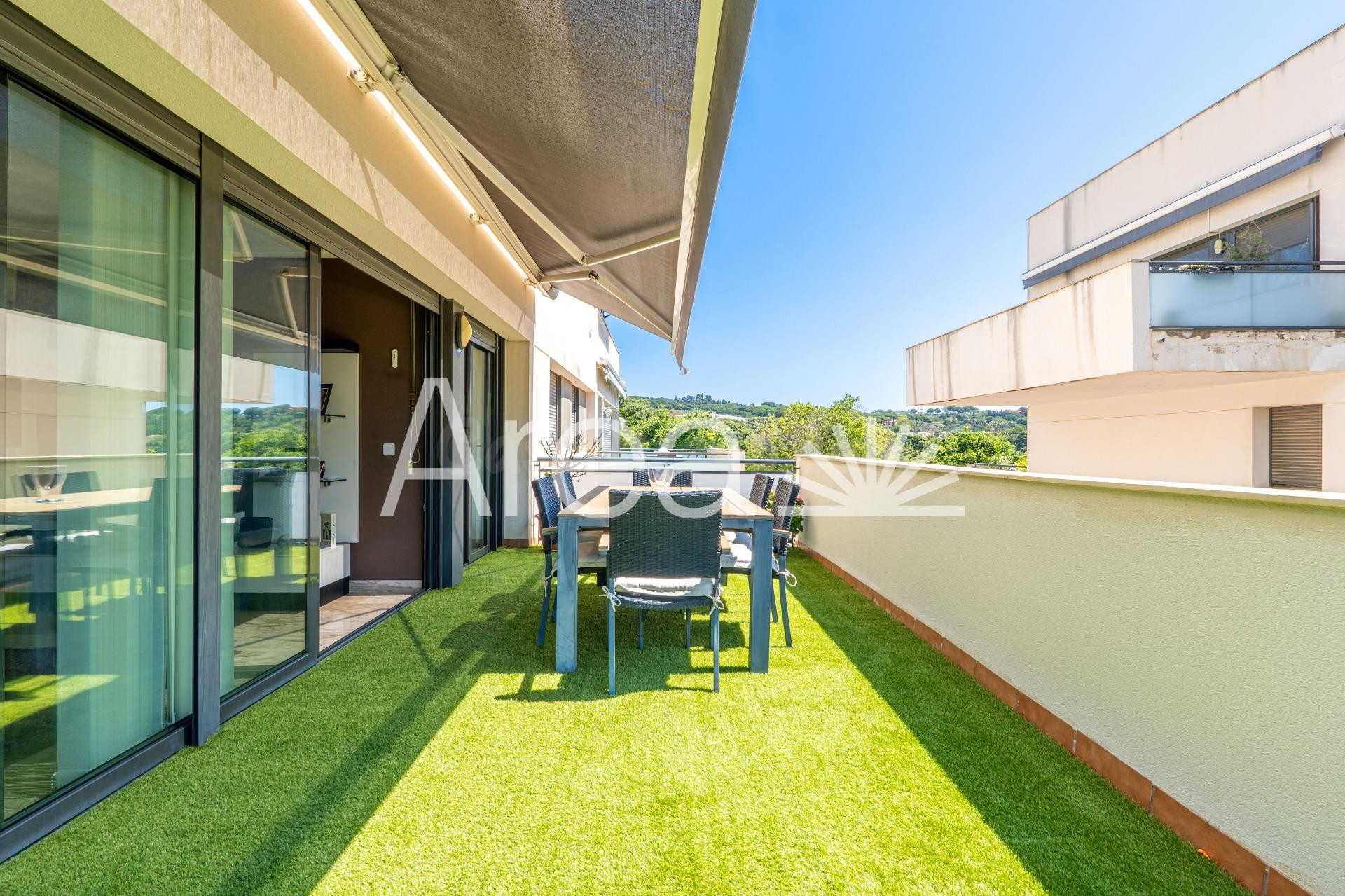 IMPECABLE VIVIENDA  EN ESQUINA CON TERRAZA A nivel -PARKING  - foto 4