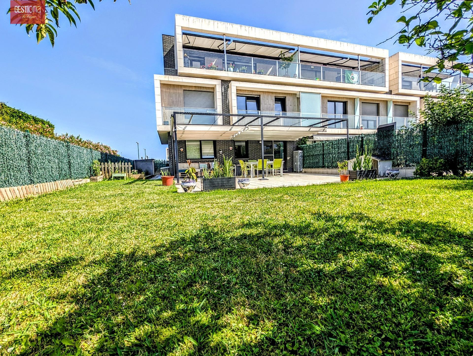 BAJO CON JARDÍN DE 4 habitaciones. SAN ROMAN
