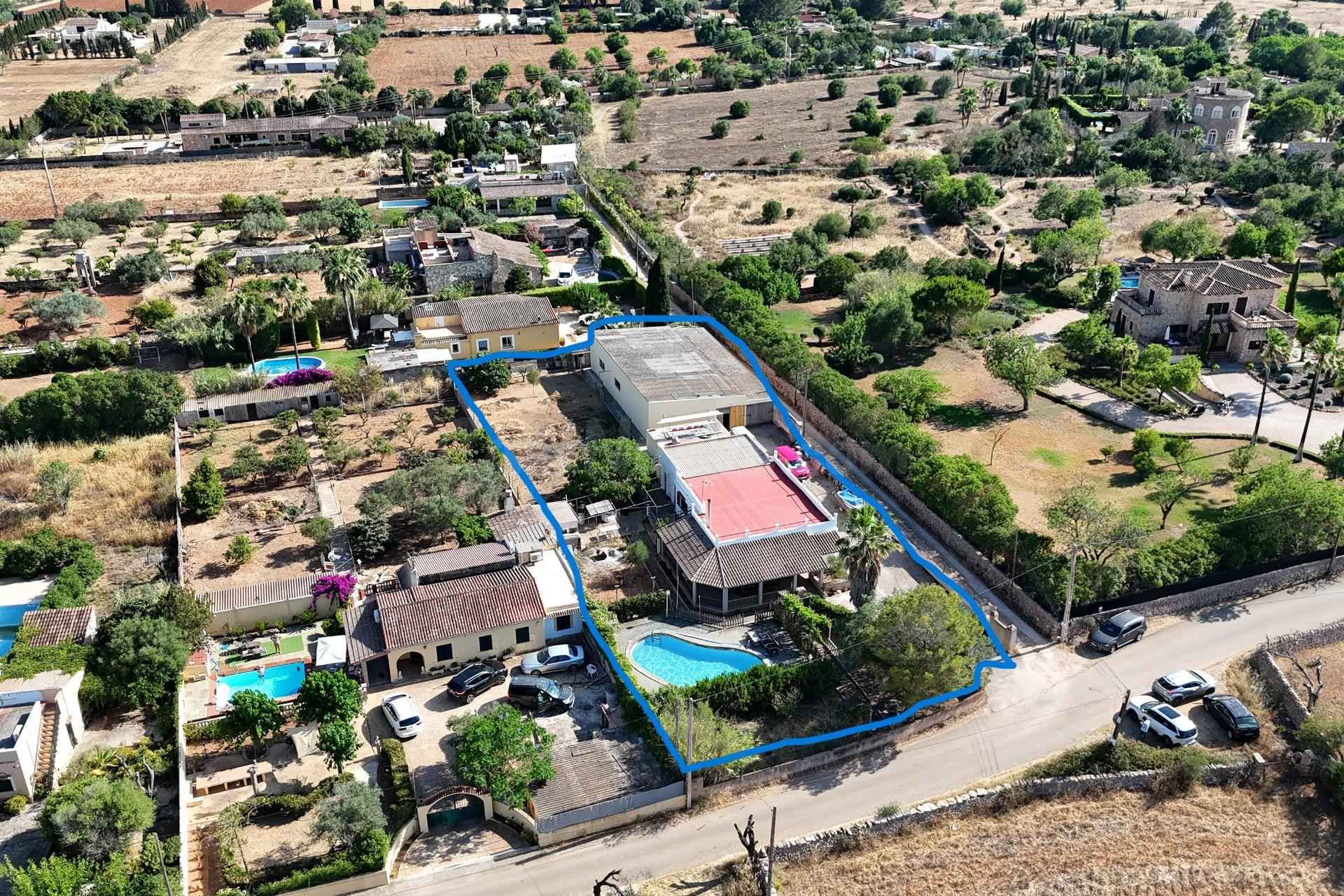 SE VENDE FINCA CON AMPLIO TALLER EN LA ZONA DE LLUCMAJOR - M
