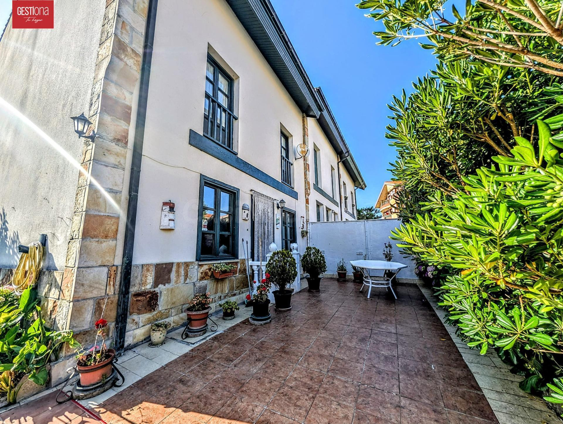 ADOSADO CON MARAVILLOSA ZONA EXTERIOR EN EL CORAZON DE NOJA - foto 2