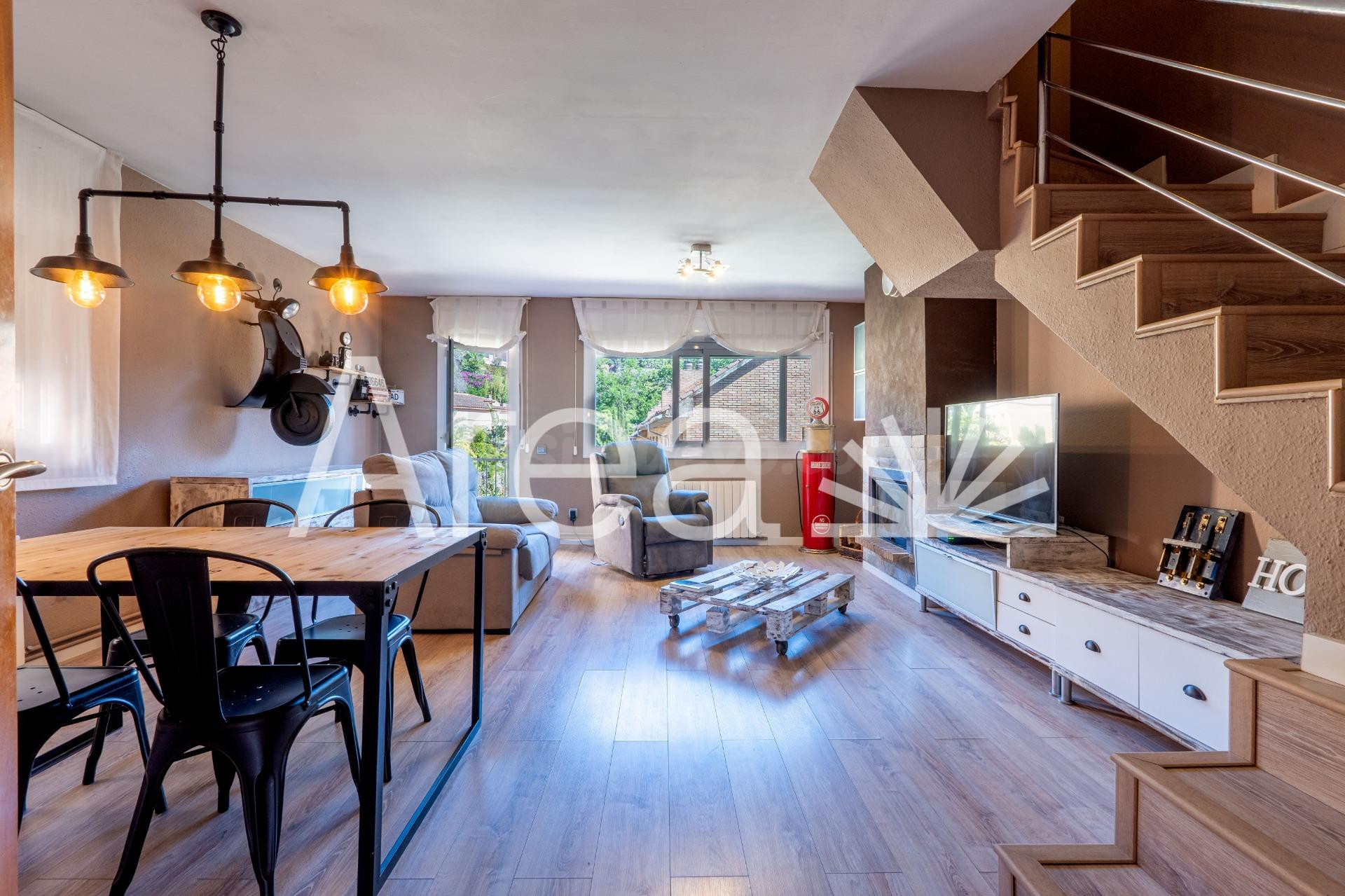 Casa unifamiliar con piscina comunitaria en el centro de Lla - foto 3