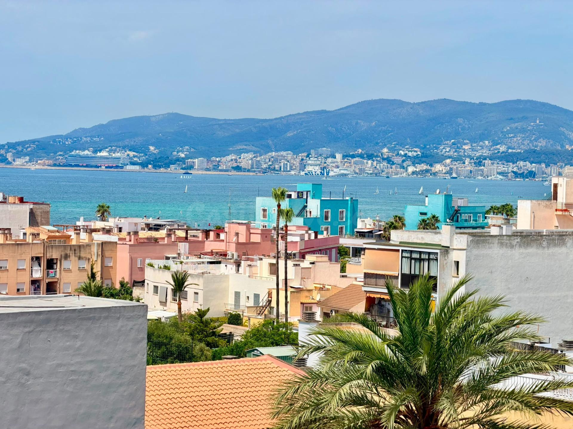 SE VENDE 5º PISO CON ASCENSOR EN EL COLL D´EN RABASSA CON VISTAS A LA BAHIA.