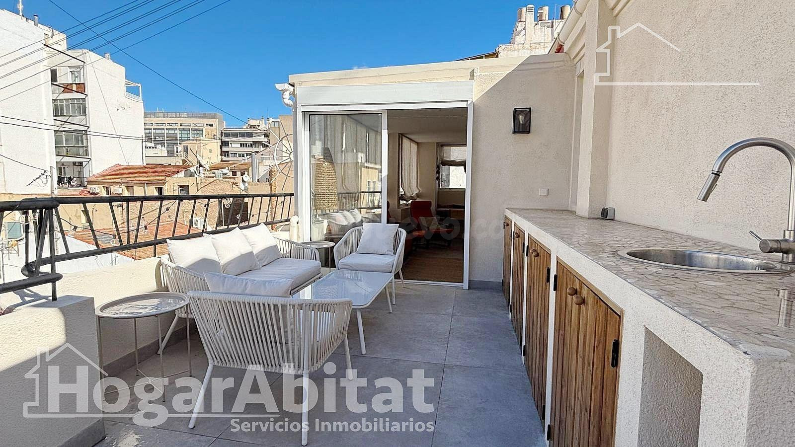 ¡ESPECTACULAR ÁTICO! ALTO Y ESQUINERO CON TERRAZA EN EL CENT