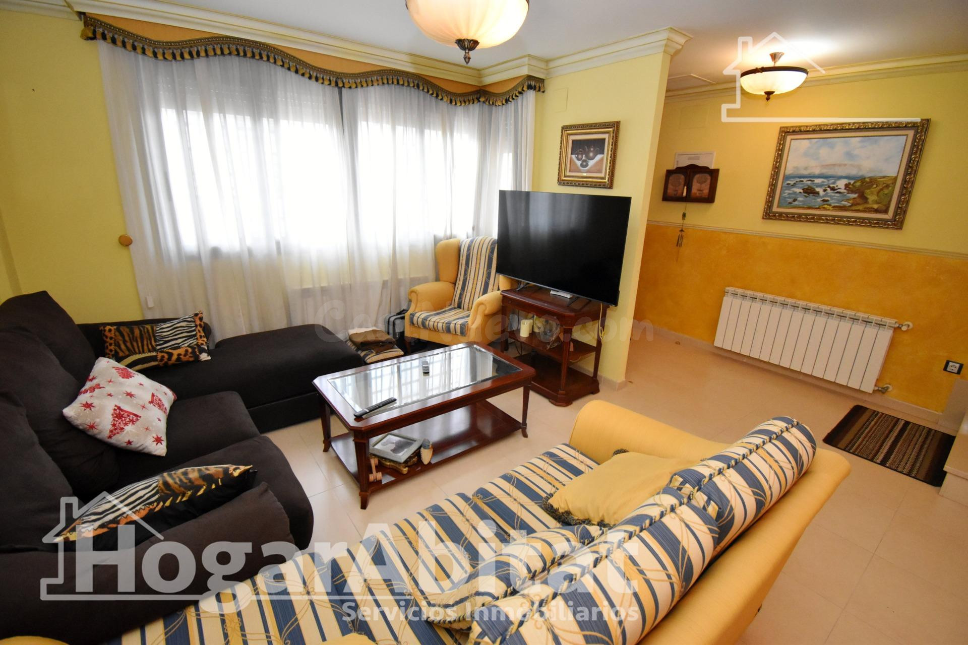 MAGNIFICO ADOSADO SEMINUEVO CON DOS TERRAZAS Y GARAJE - foto 3