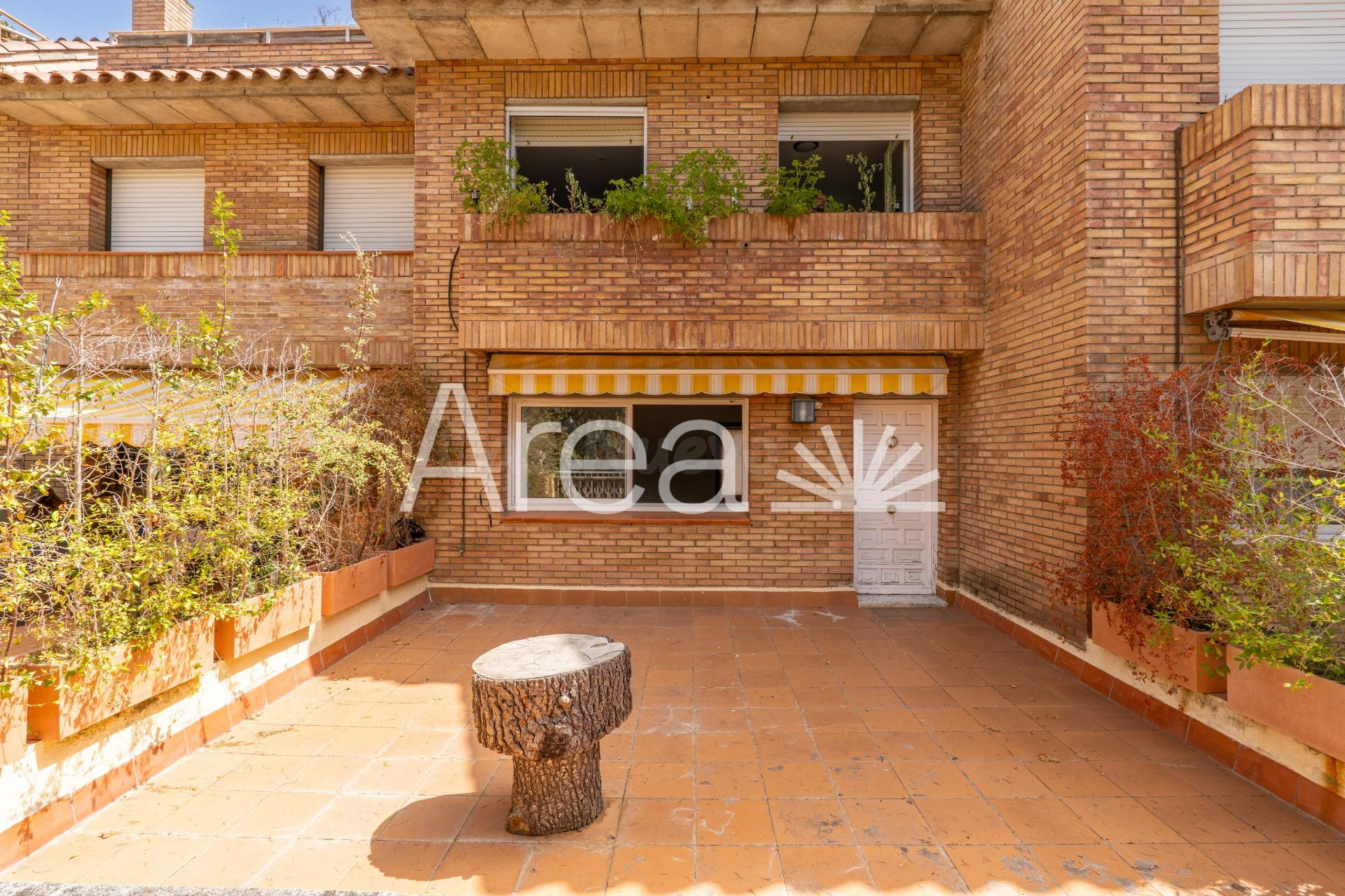 Casa adosada con zona comunitaria en el centro de Llavaneres - foto 2
