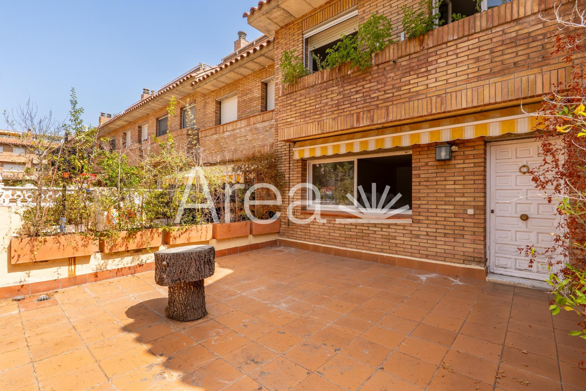 Casa adosada con zona comunitaria en el centro de Llavaneres - foto 3