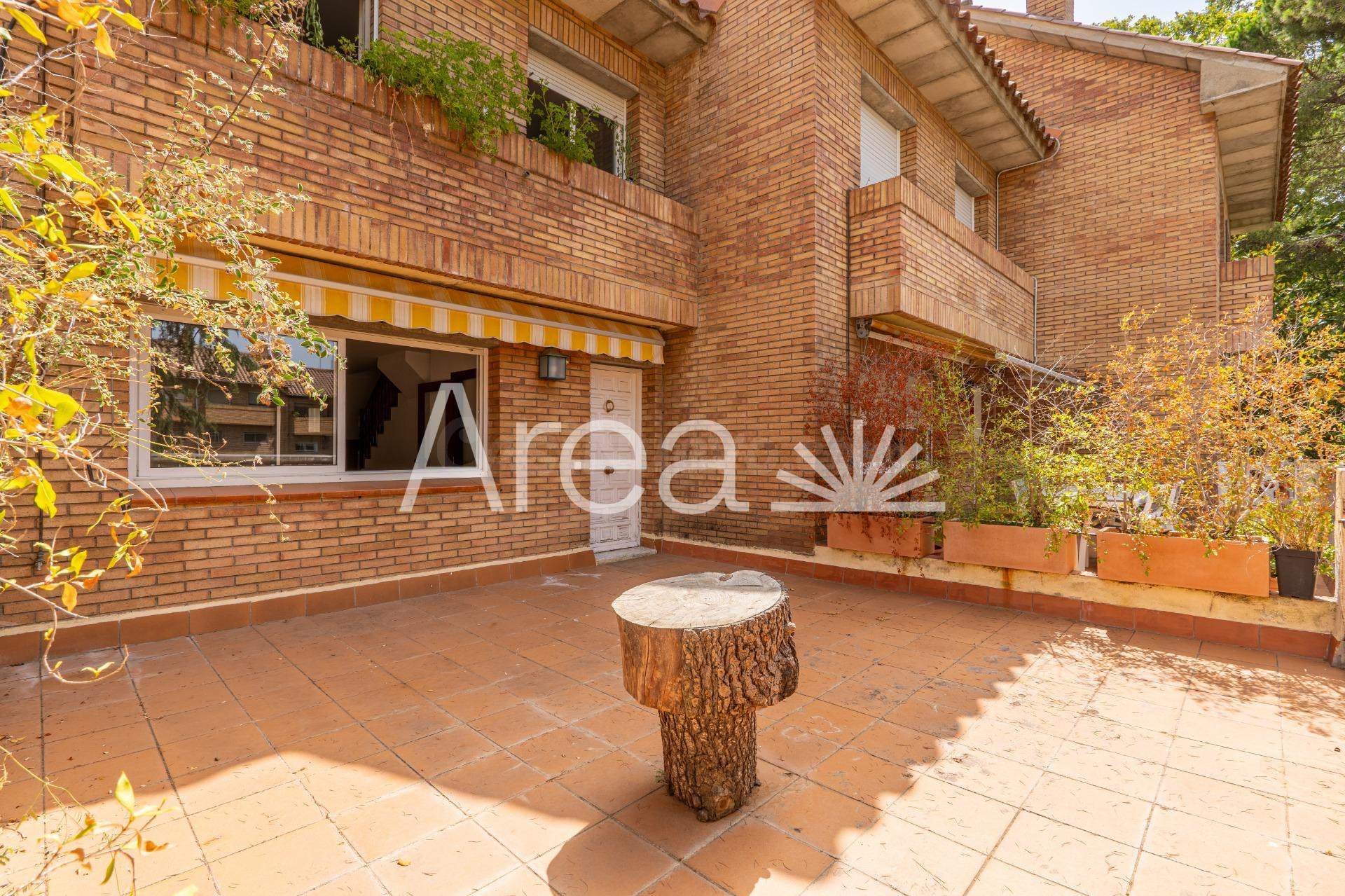 Casa adosada con zona comunitaria en el centro de Llavaneres - foto 4