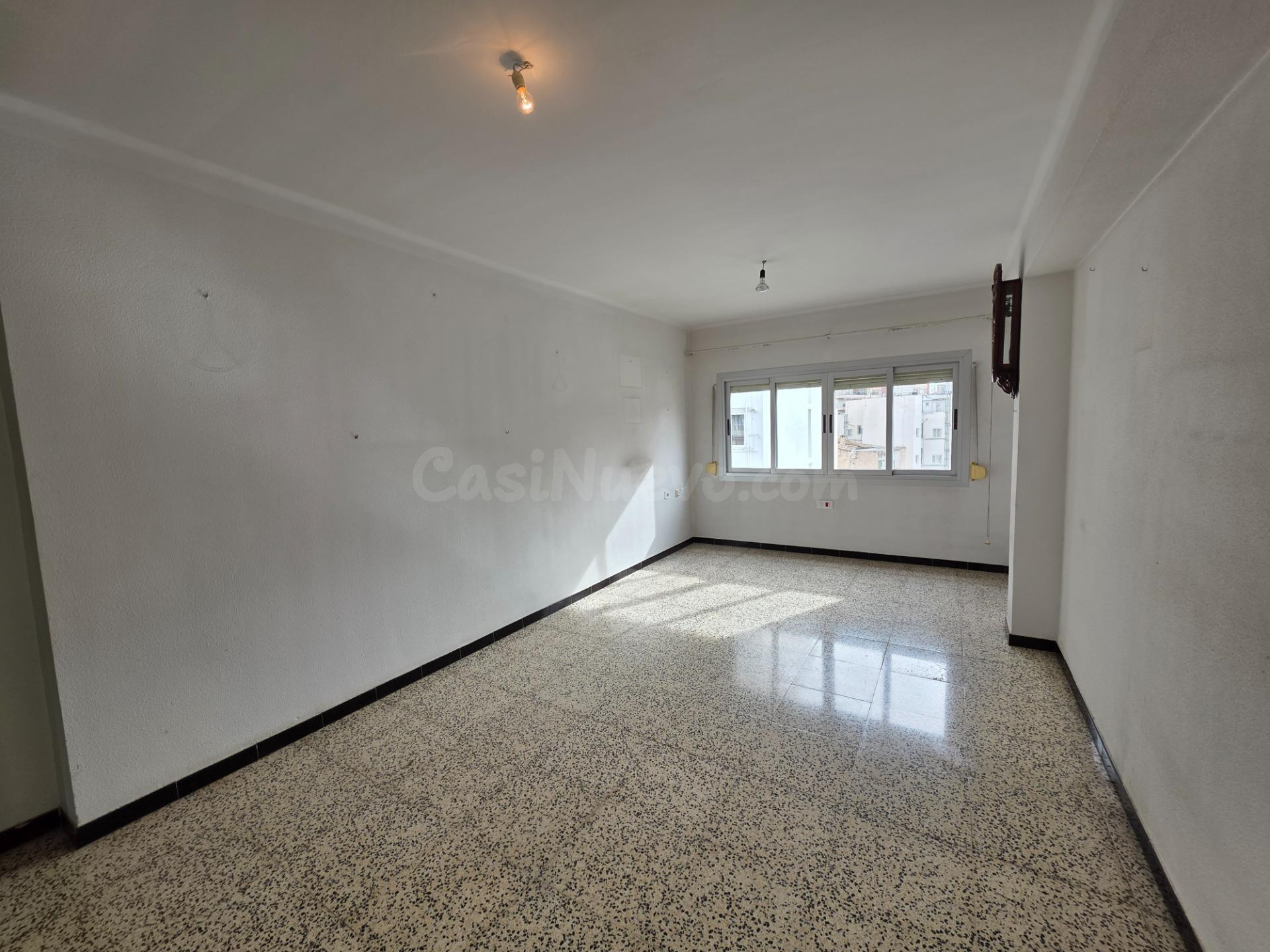 PISO con MUCHAS POSIBILIDADES en PLENO CENTRO a 5 minutos ca - foto 2