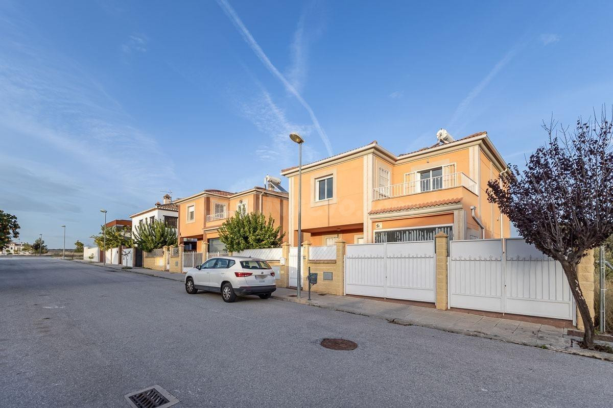 FANTÁSTICA CASA EN URBANIZACIÓN LOS CORTIJOS