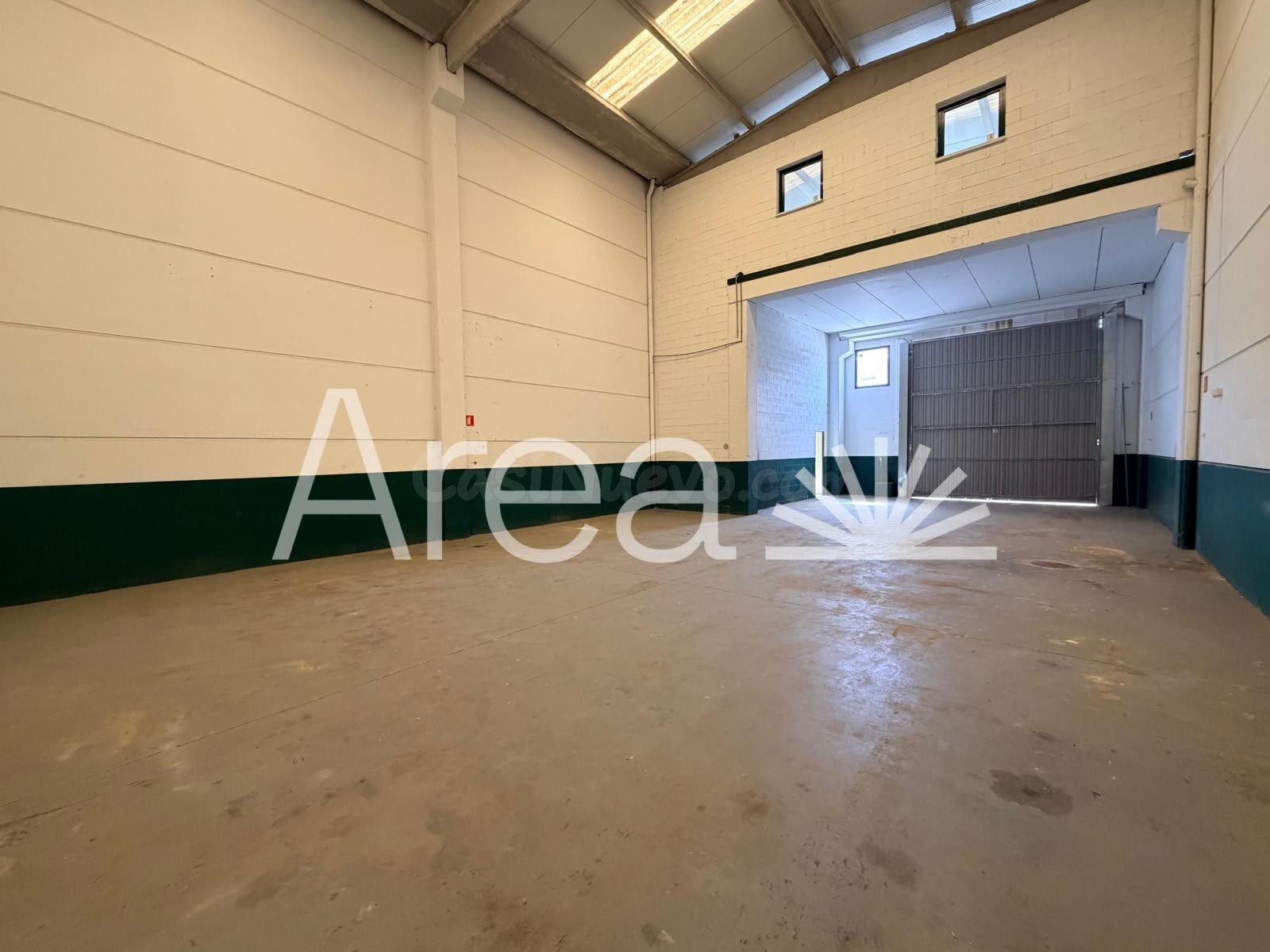 Nave industrial de 256 m2 con patio exclusivo de 114 m2 en e - foto 3
