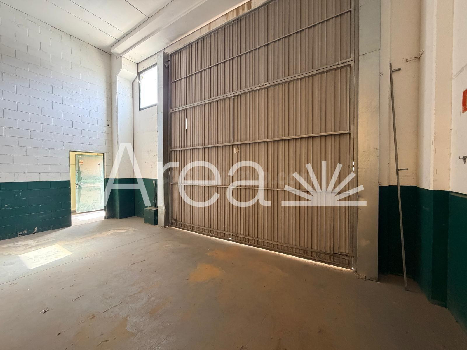 Nave industrial de 256 m2 con patio exclusivo de 114 m2 en e - foto 4