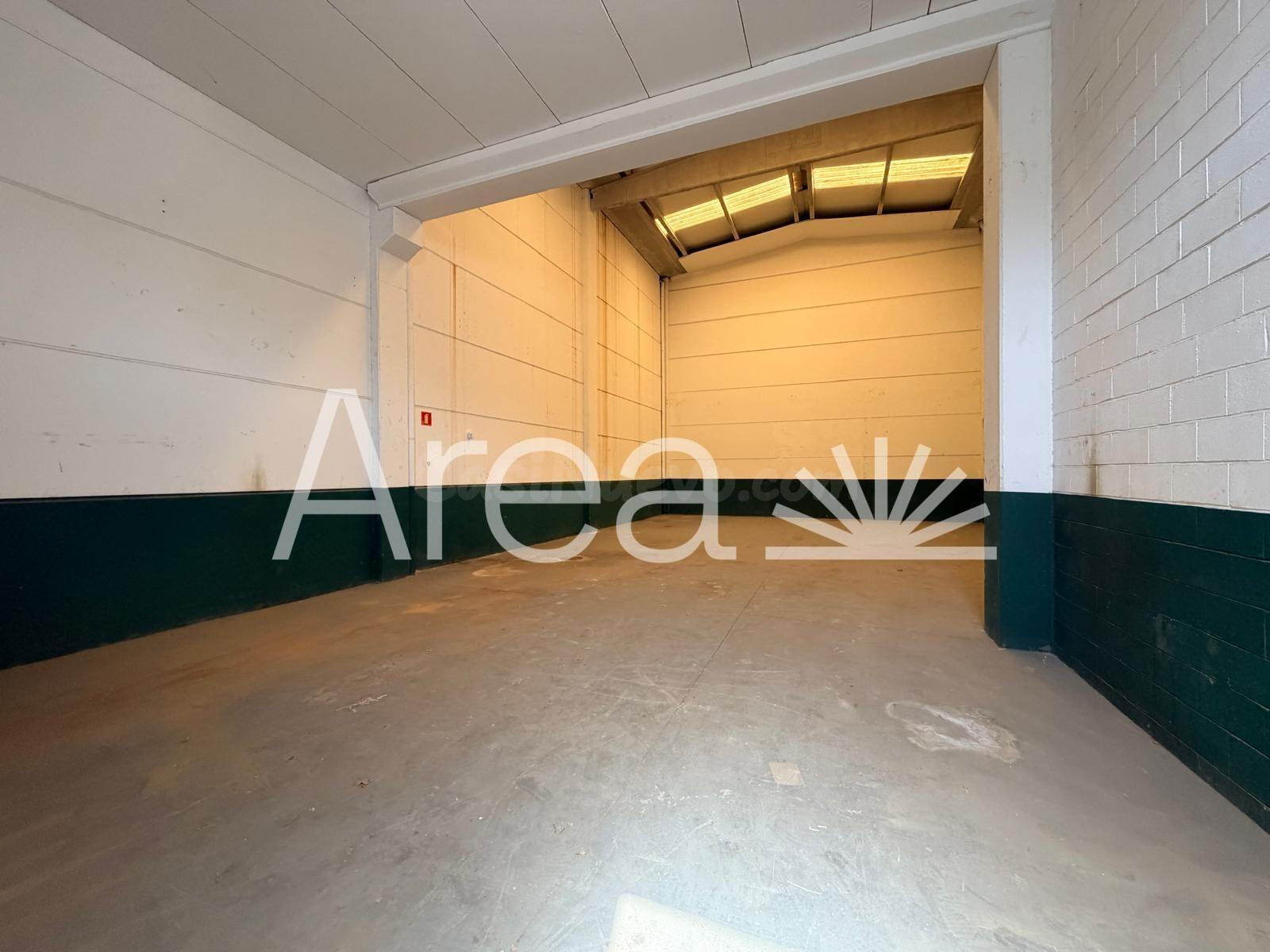 Nave industrial de 256 m2 con patio exclusivo de 114 m2 en e - foto 5