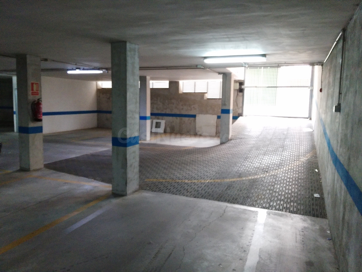 Garaje en venta - Barrio de la alegría