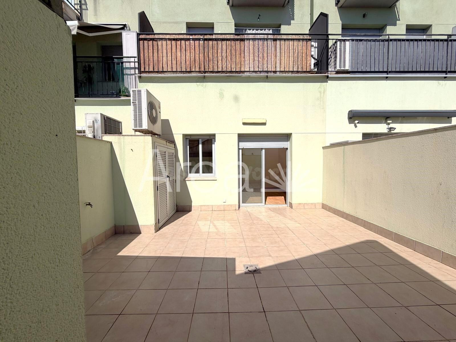 Planta baja con terraza en Cerdanyola Norte