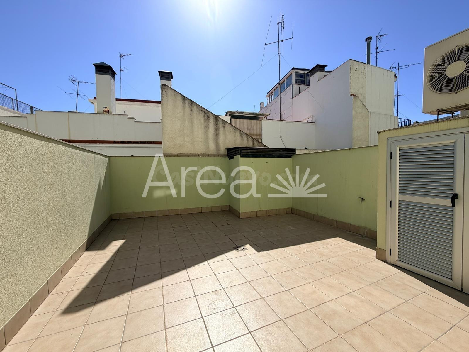 Planta baja con terraza en Cerdanyola Norte - foto 2
