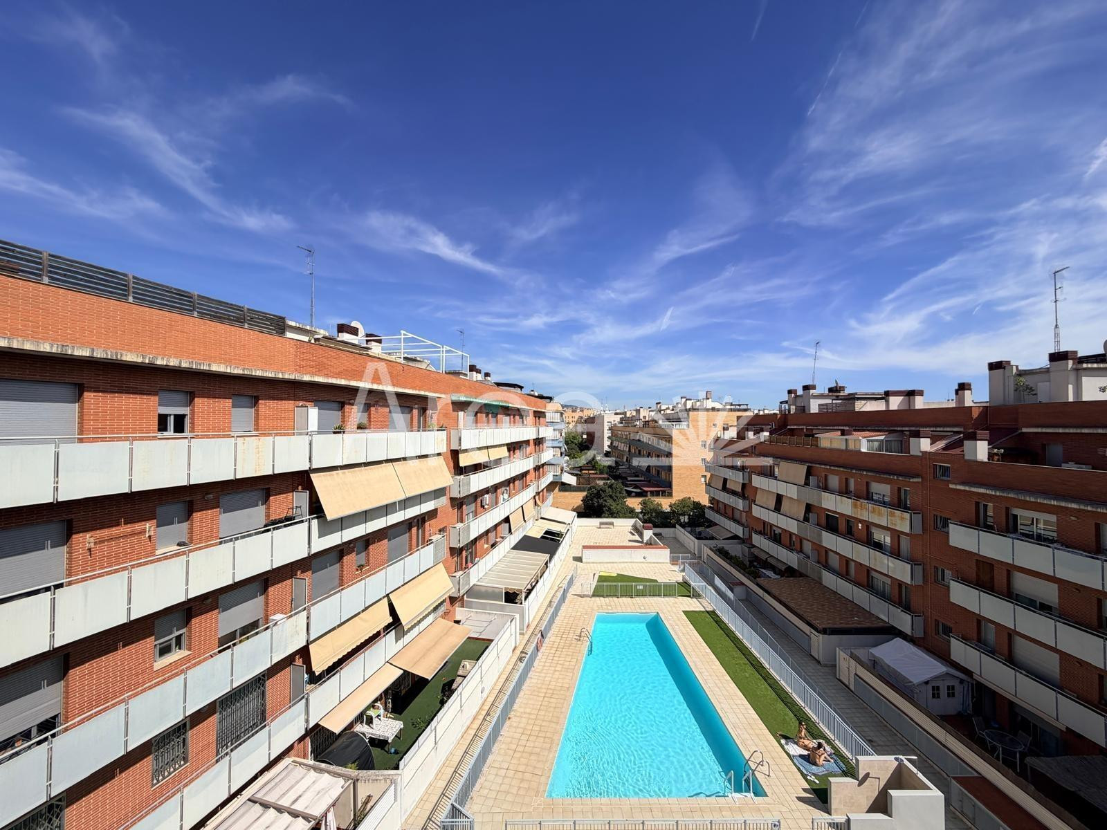 Piso con piscina comunitaria en calle Marià Ribas