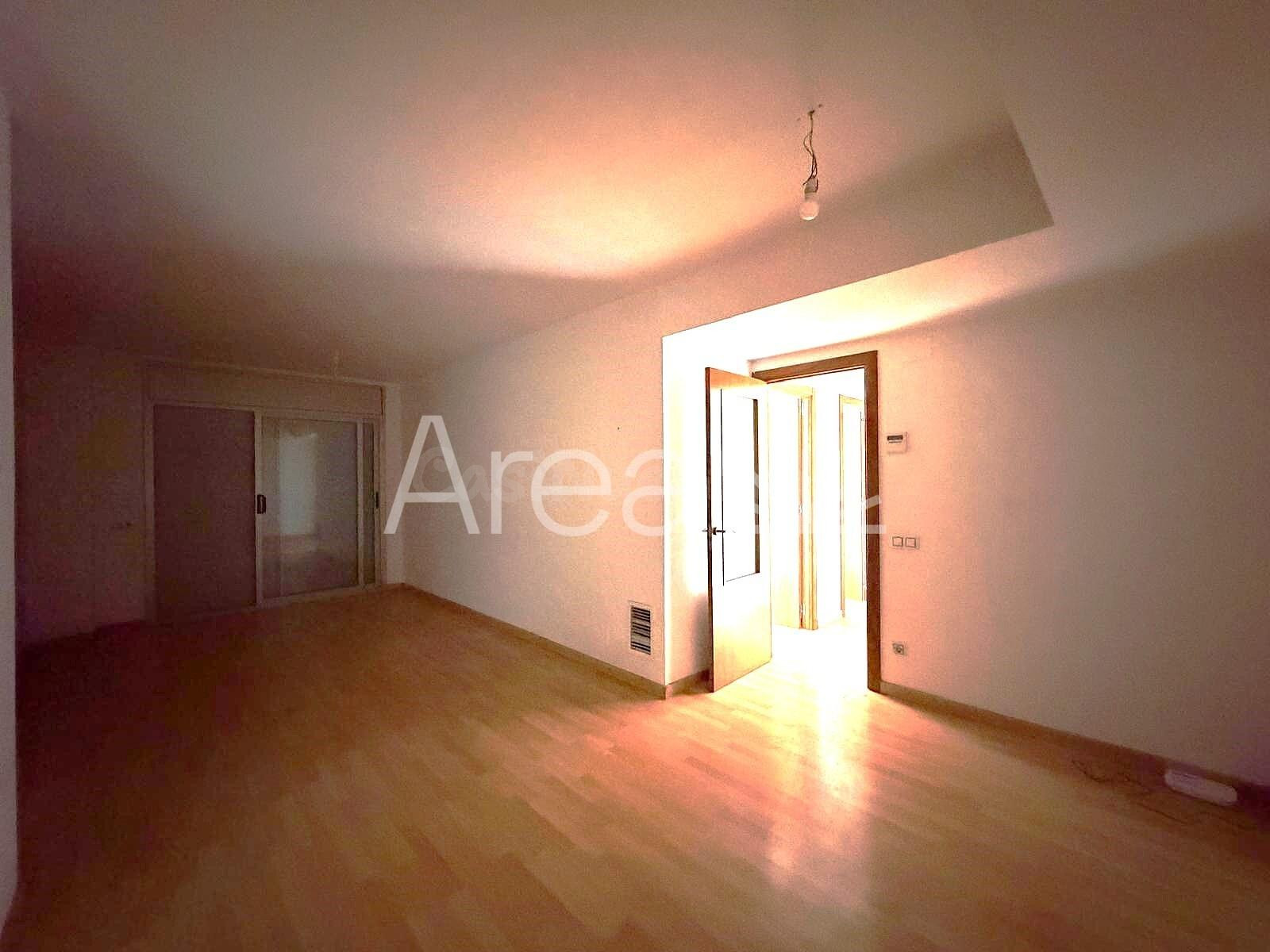 Piso con piscina comunitaria en calle Marià Ribas - foto 2