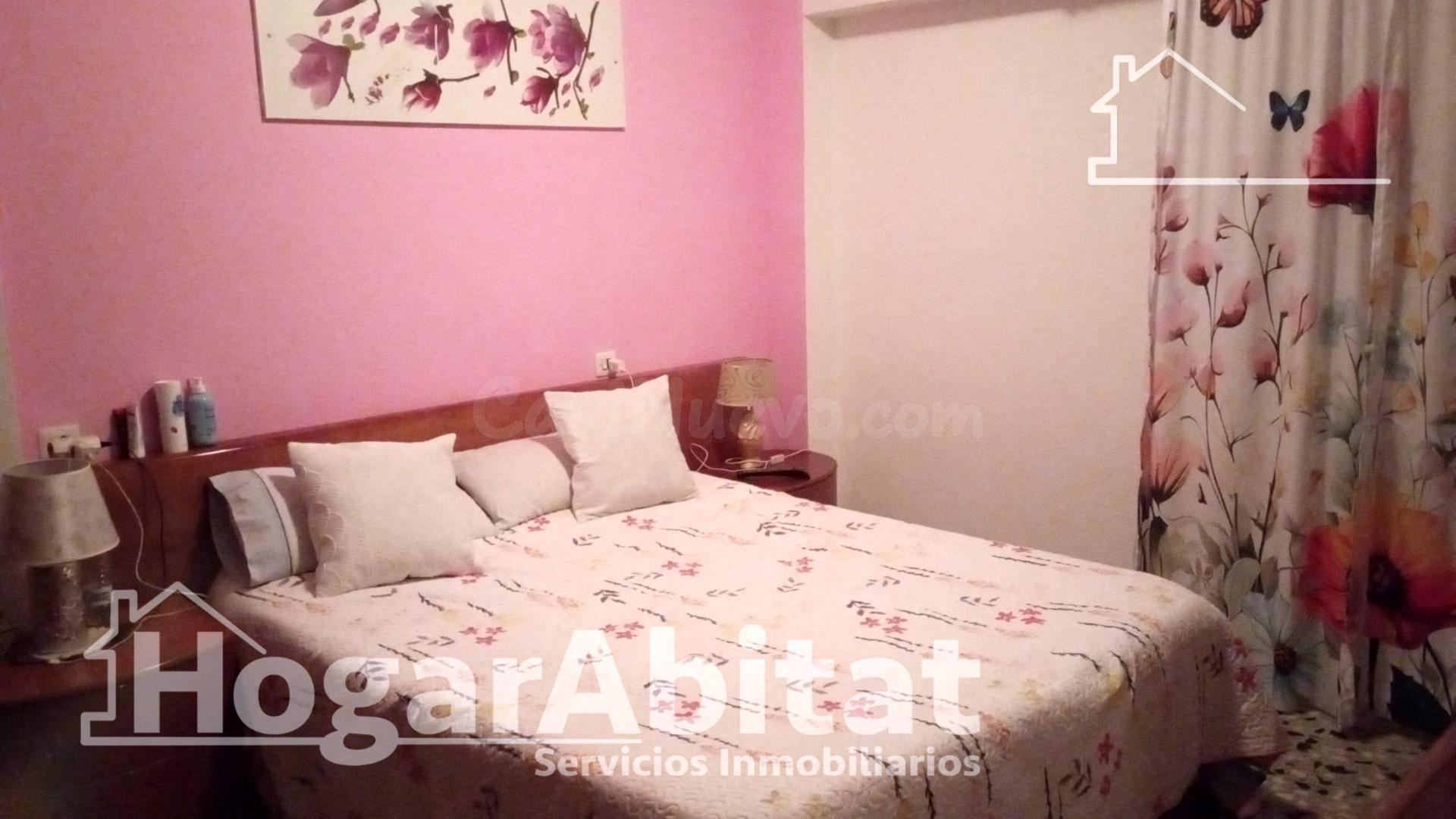 AMPLIO Y LUMINOSO CON CUATRO DORMITORIOS Y BALCÓN