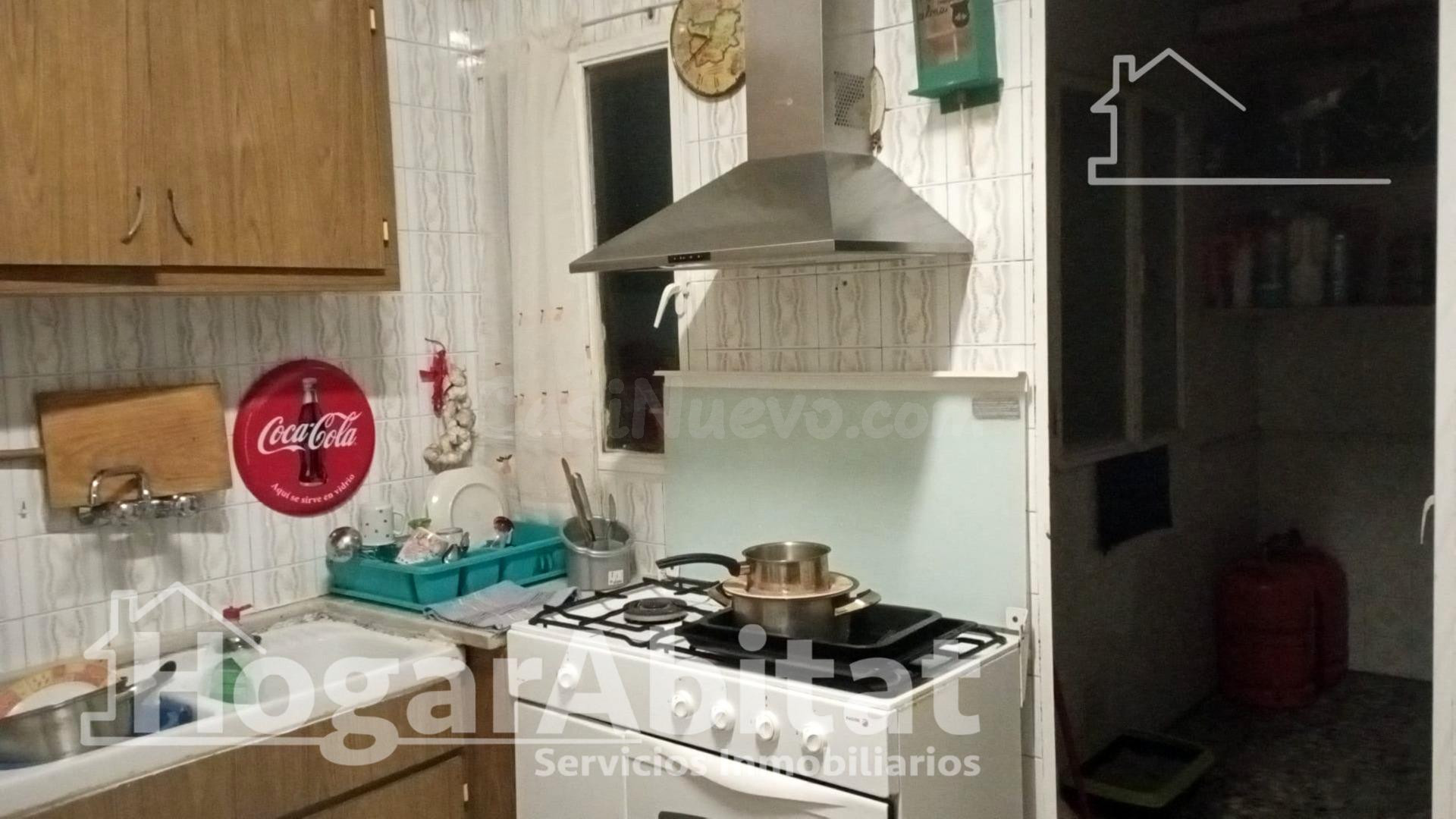 AMPLIO Y LUMINOSO CON CUATRO DORMITORIOS Y BALCÓN - foto 5