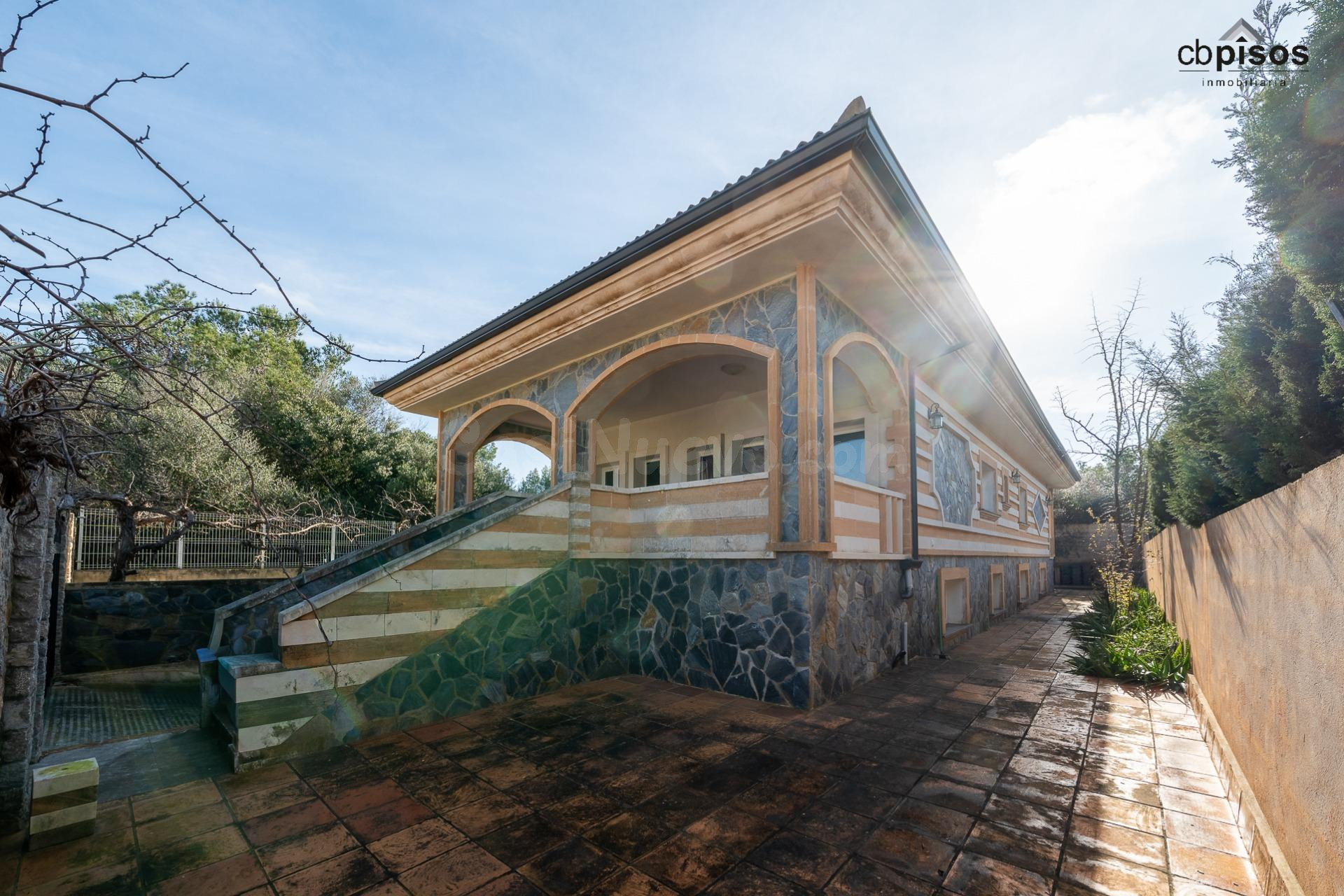 SE VENDE CHALET INDEPENDIENTE A POCOS METROS DEL MAR EN SON 