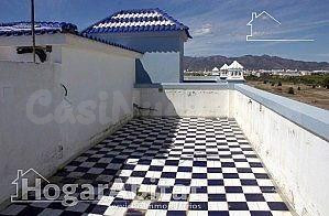 MUY ACOGEDOR, EN RESIDENCIAL CON TERRAZA, PISCINA Y GARAJE