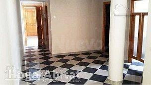 MUY ACOGEDOR, EN RESIDENCIAL CON TERRAZA, PISCINA Y GARAJE - foto 2