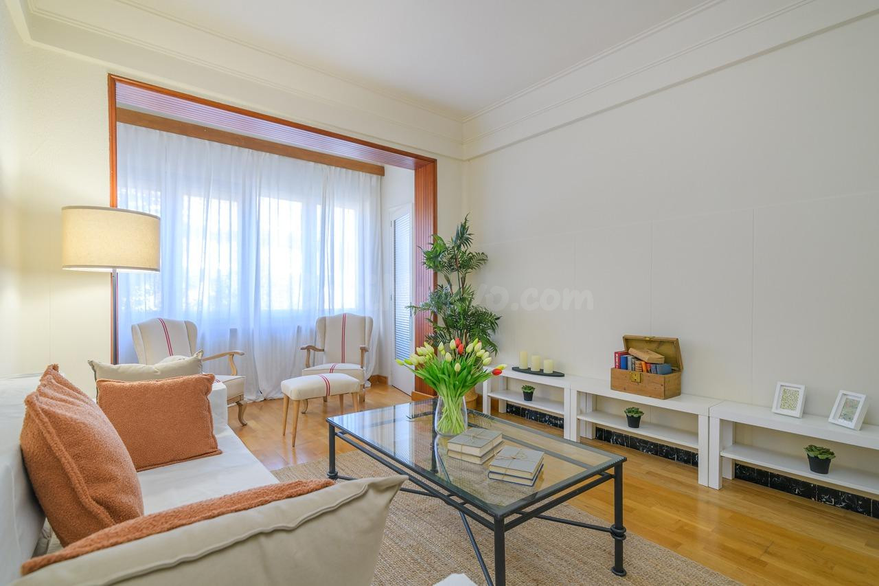 Piso de 7 habitaciones y jardín privado en Manresa