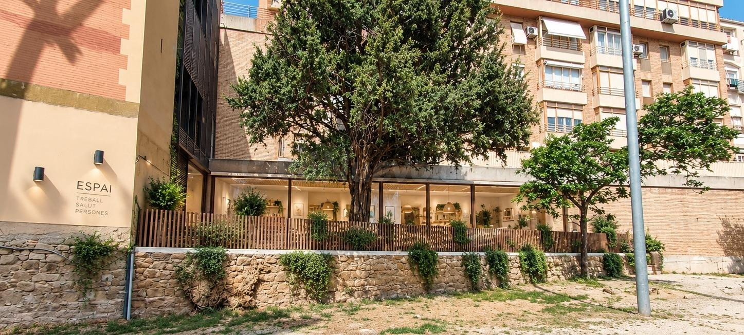 Local en edificio emblemático con gran potencial - foto 4
