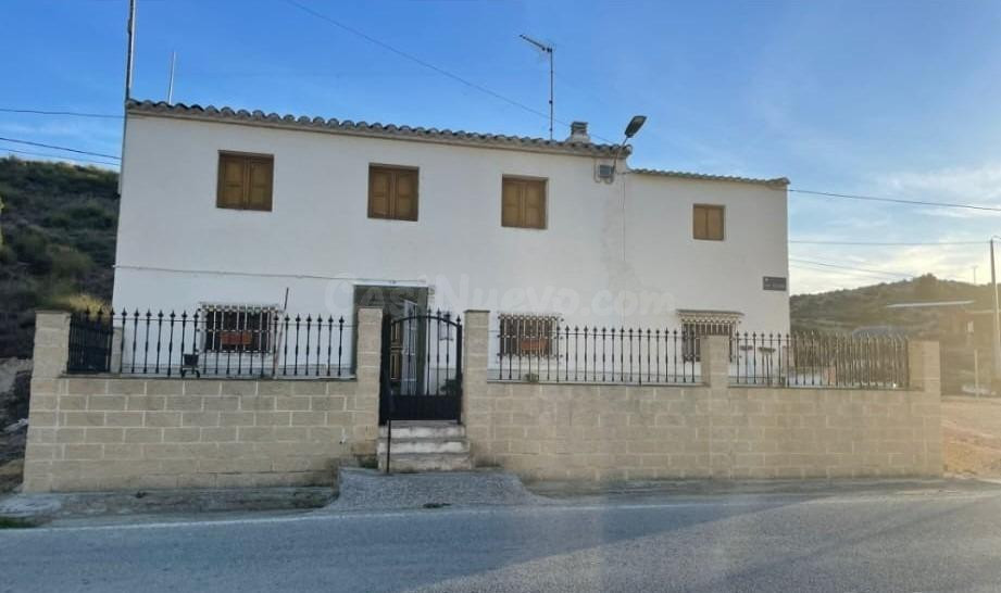 Casa 3 habitaciones 240m² en venta - Valentín