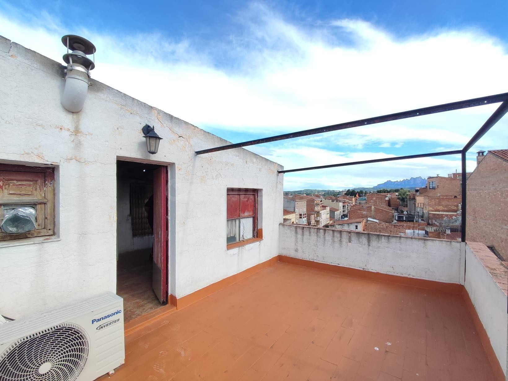 Casa para reformar con terraza, garaje y vistas a Montserrat - foto 2