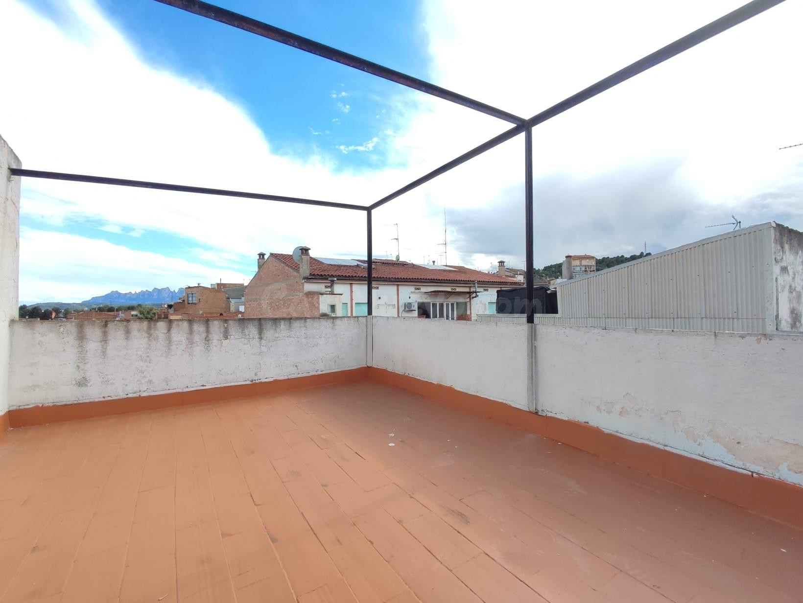 Casa para reformar con terraza, garaje y vistas a Montserrat - foto 3